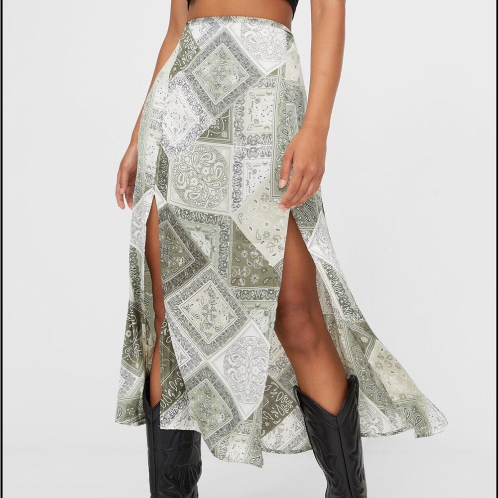 Stradivarius Green and White Patterned Maxi Skirt